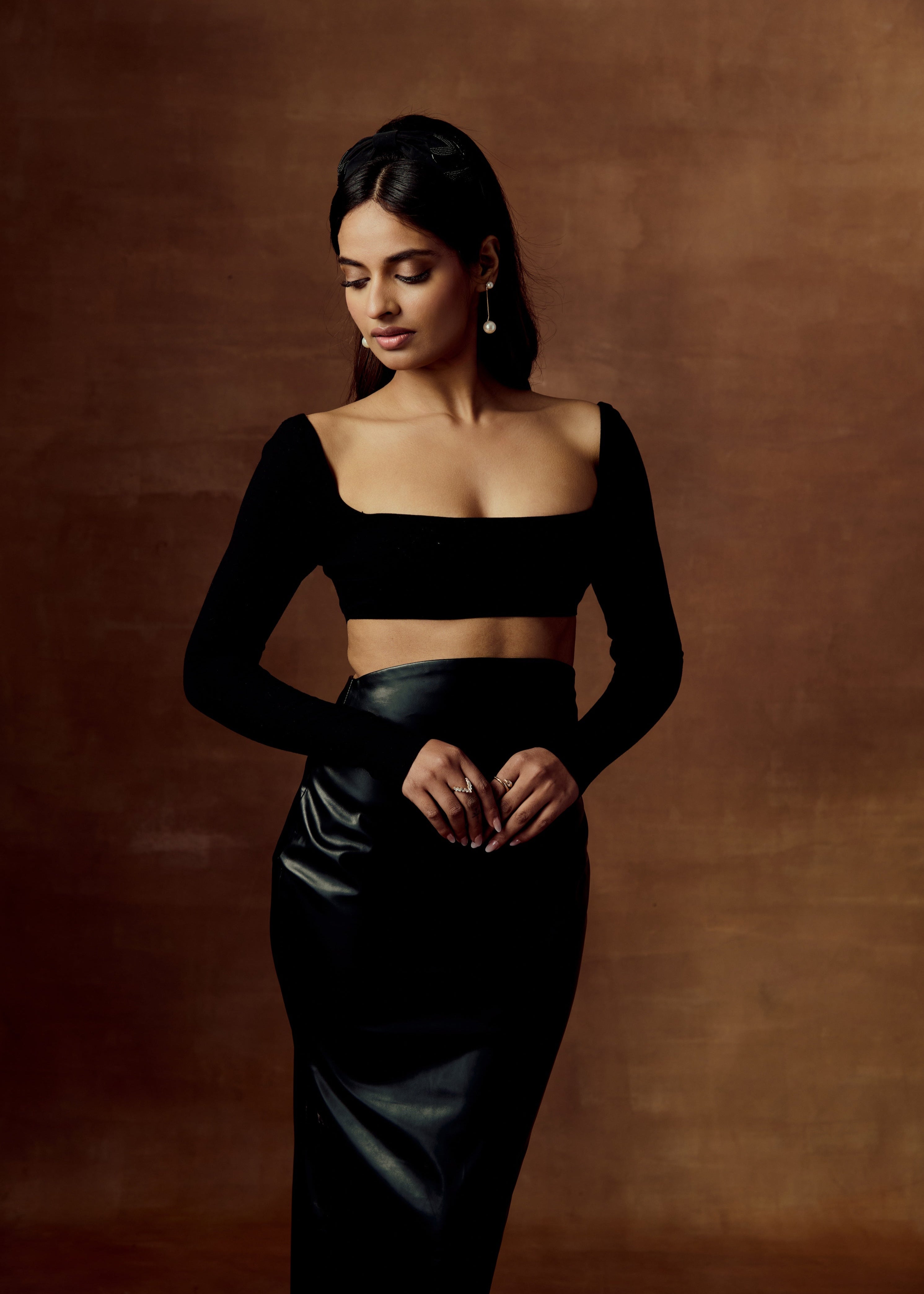 Aislinn Black Pearl Detailing Crop Top