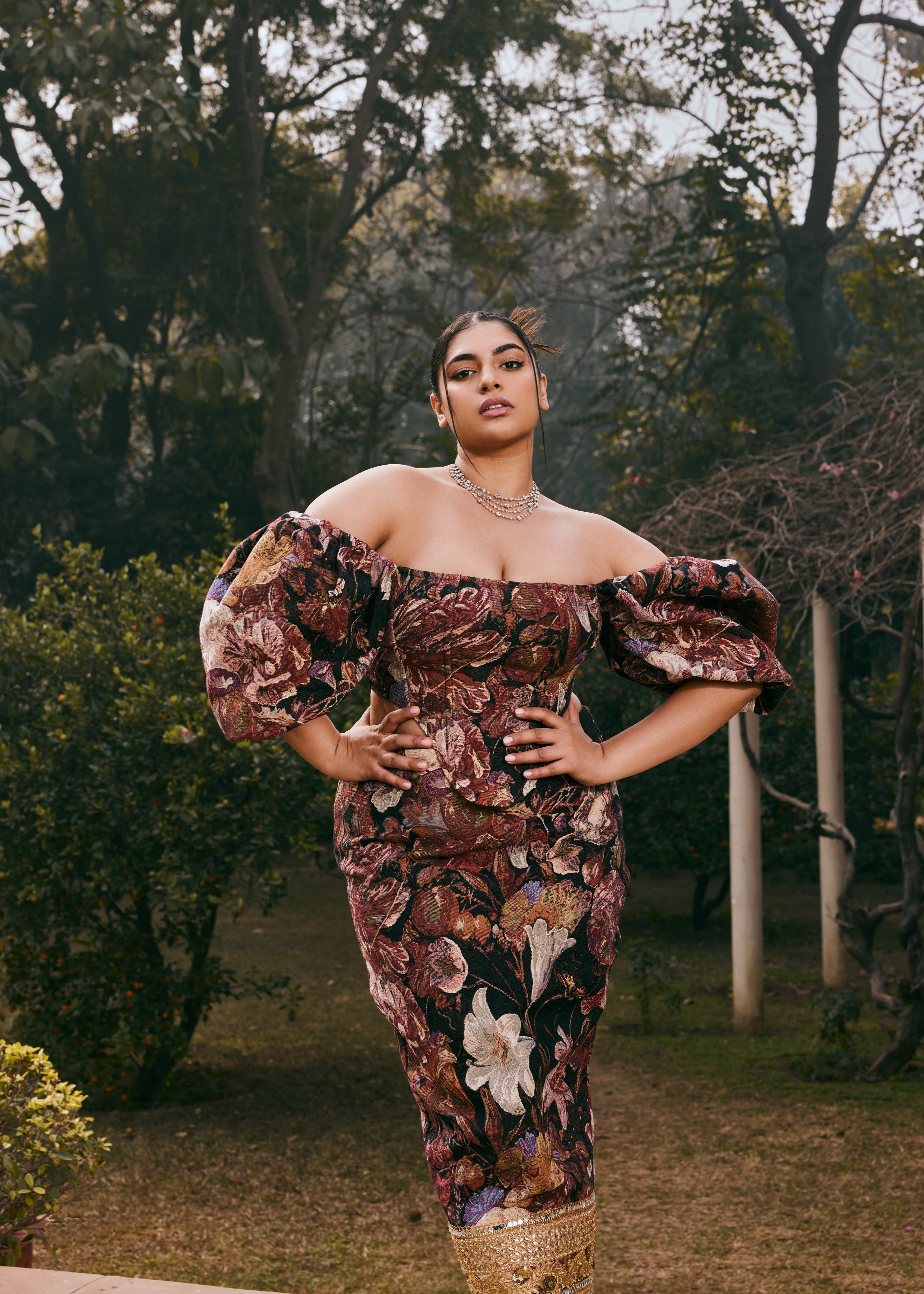 Elegant Noir Black Floral Print Jacquard Corset Set with Delicate Lace Details.