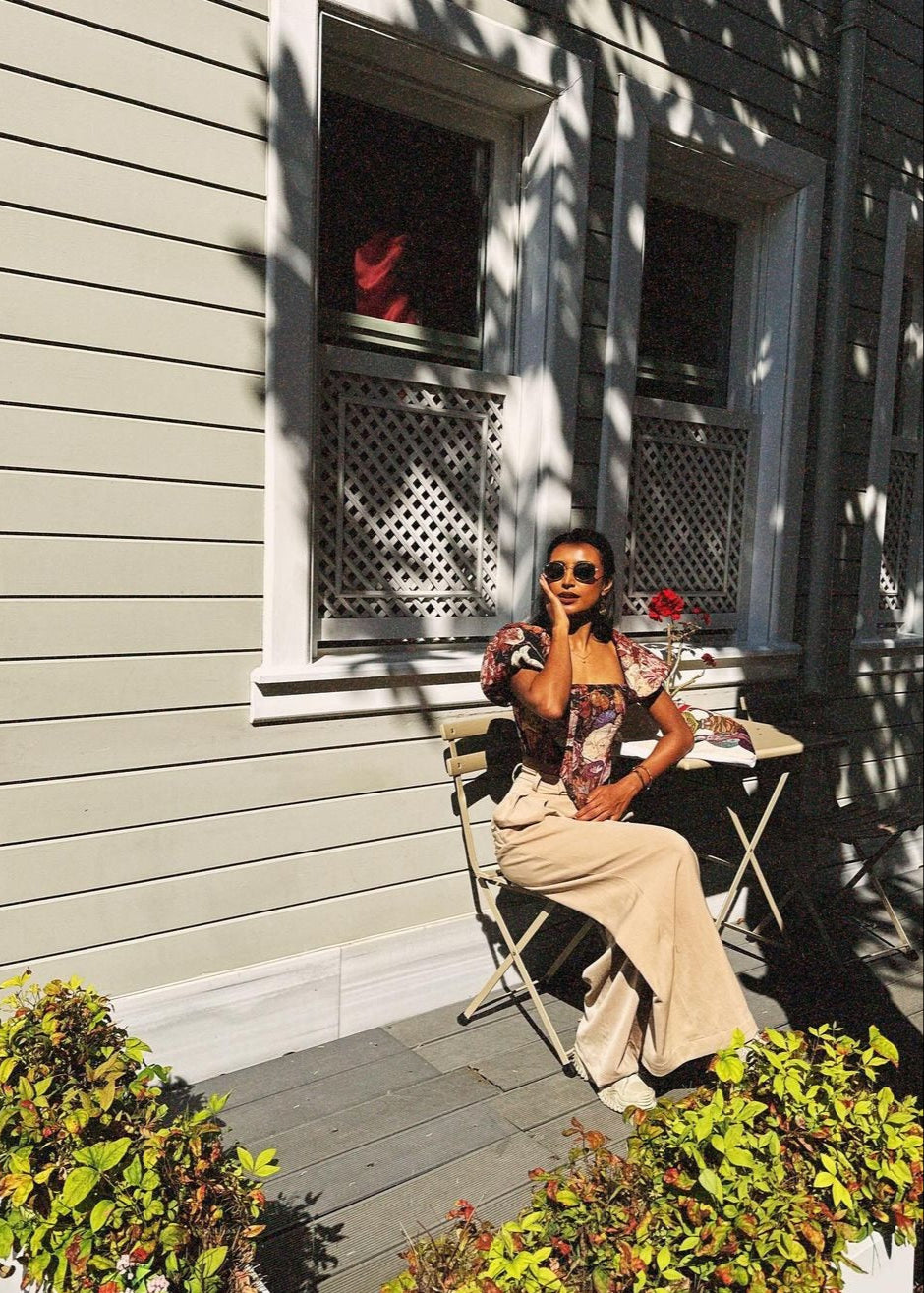 "Noir Black Floral Print Jacquard Corset Set: Sophisticated black corset set with elegant floral print jacquard detailing."