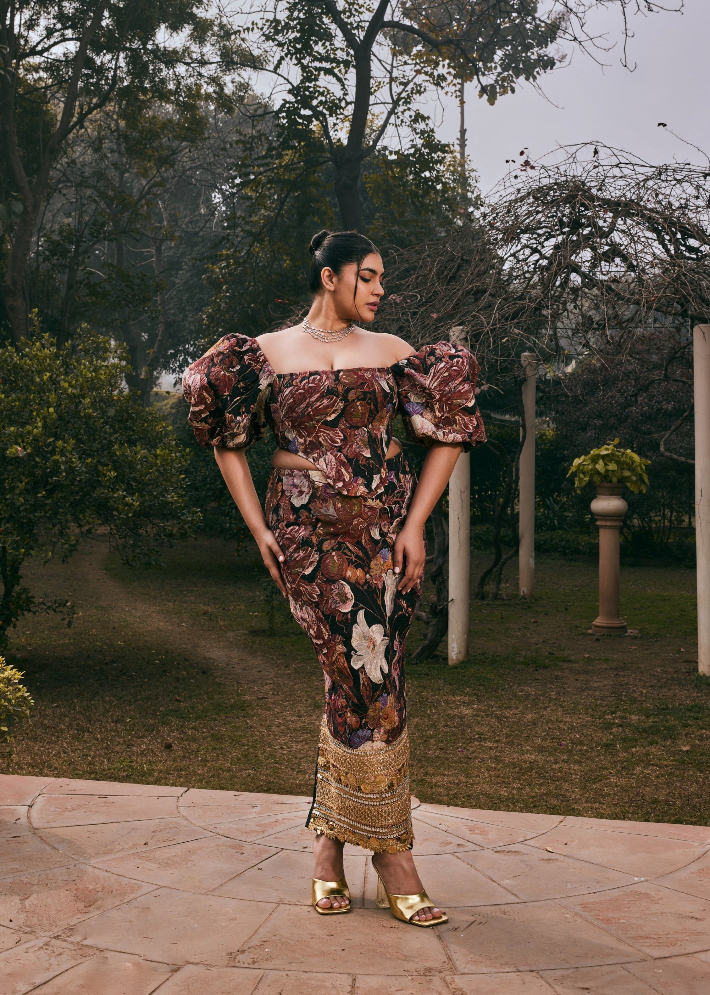 Elegant Noir Black Floral Print Jacquard Corset Set with Delicate Lace Details.