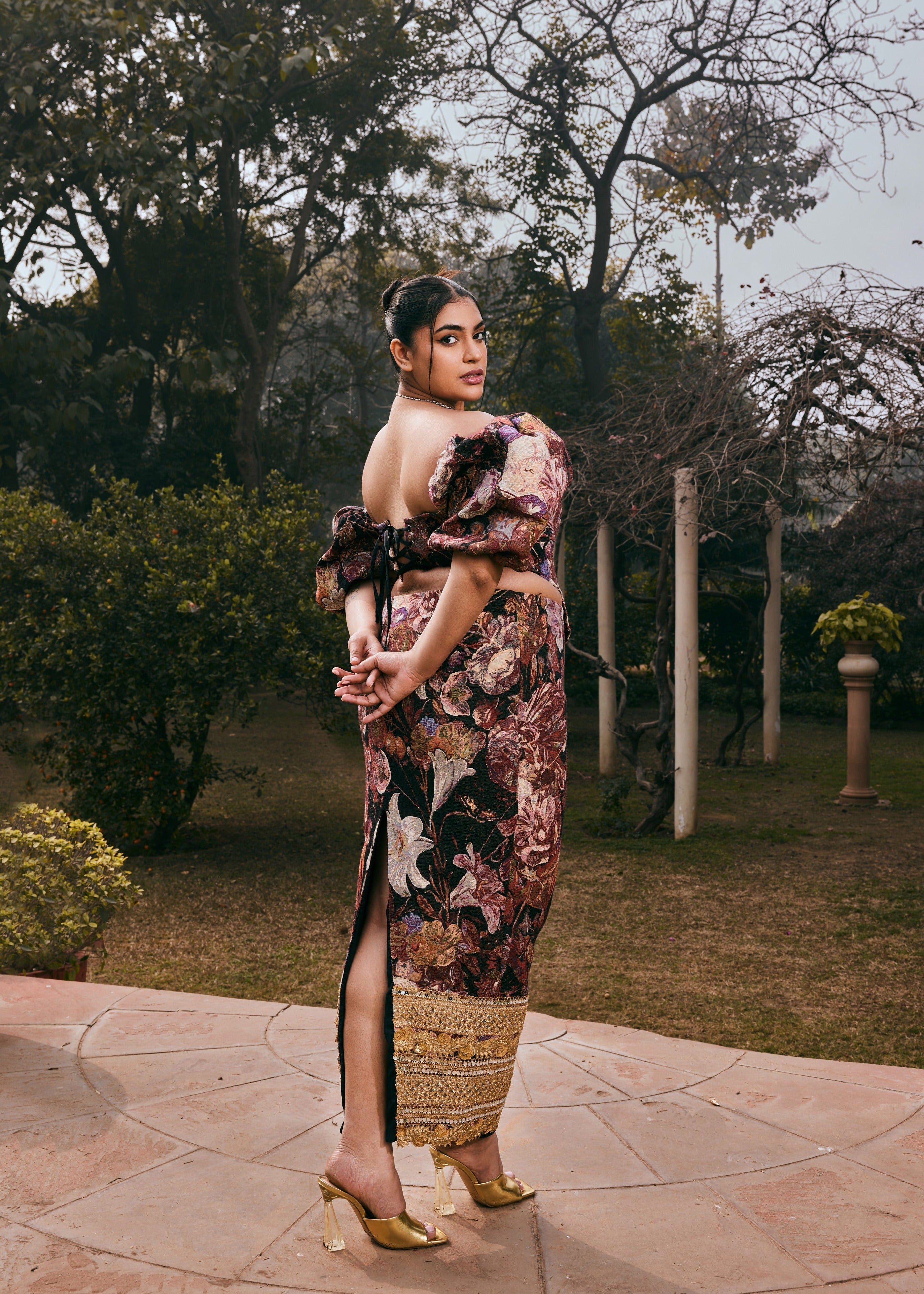 Elegant Noir Black Floral Print Jacquard Corset Set with Delicate Lace Details.