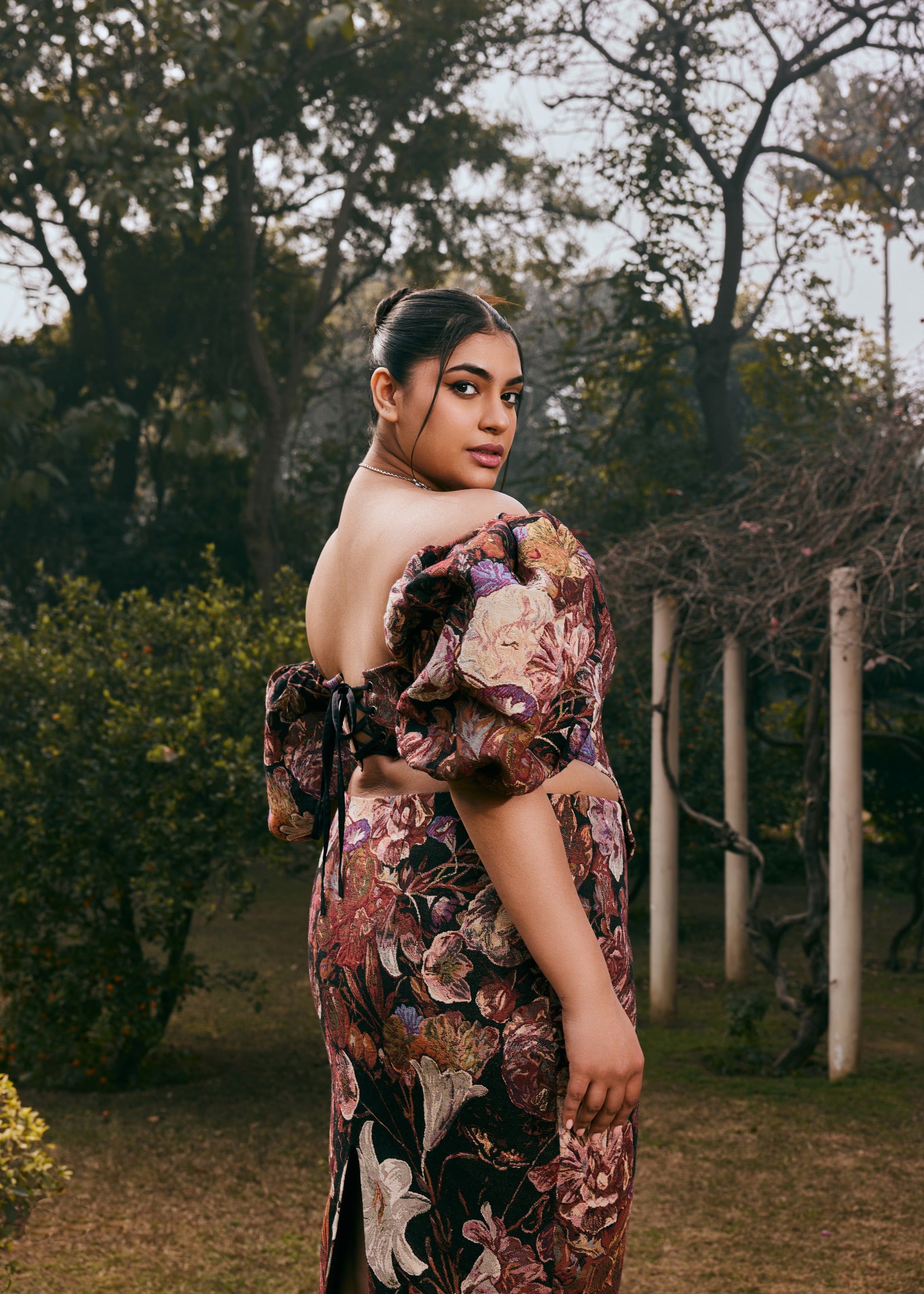 Elegant Noir Black Floral Print Jacquard Corset Set with Delicate Lace Details.