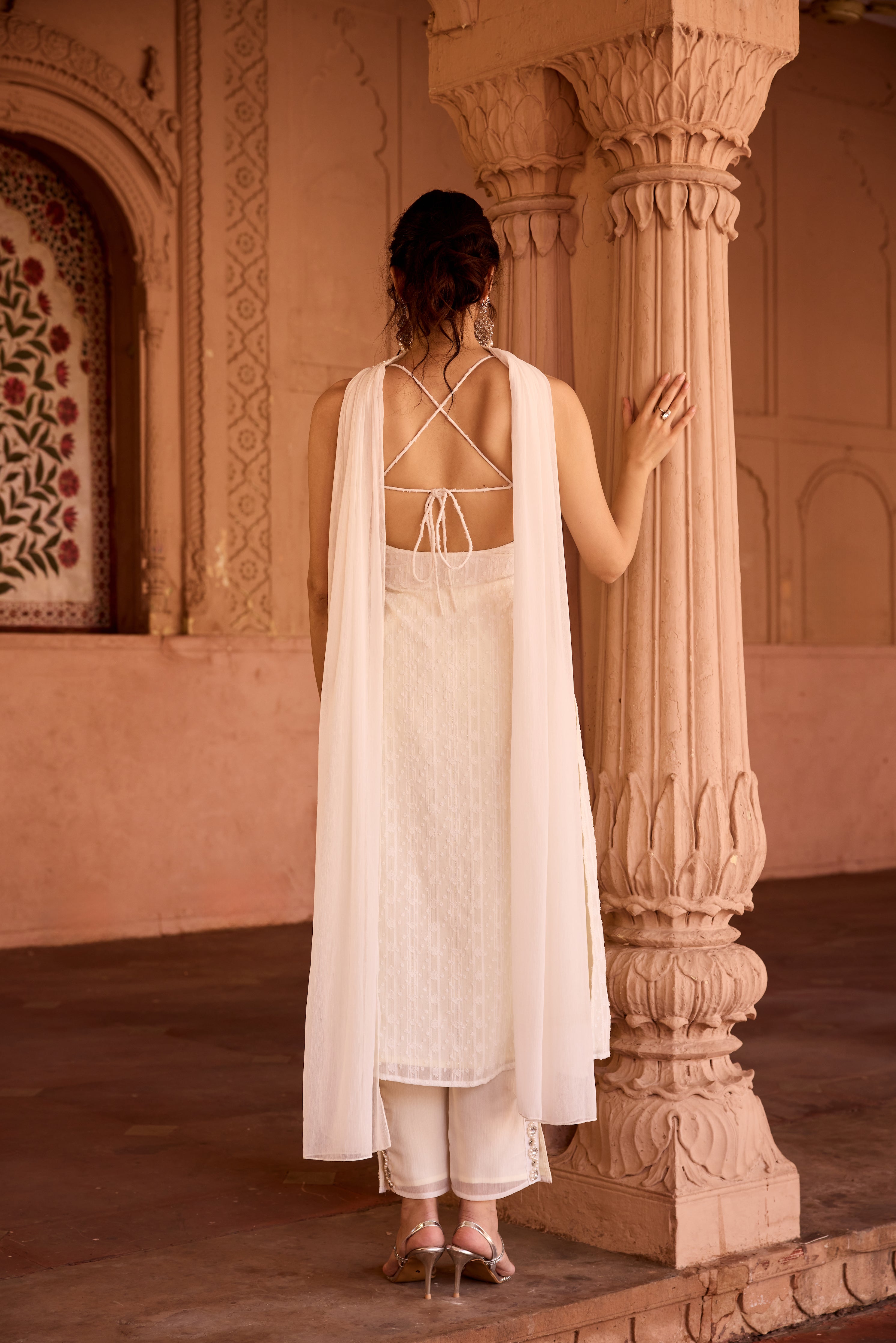 Shimaz White Sleeveless Kurta Set