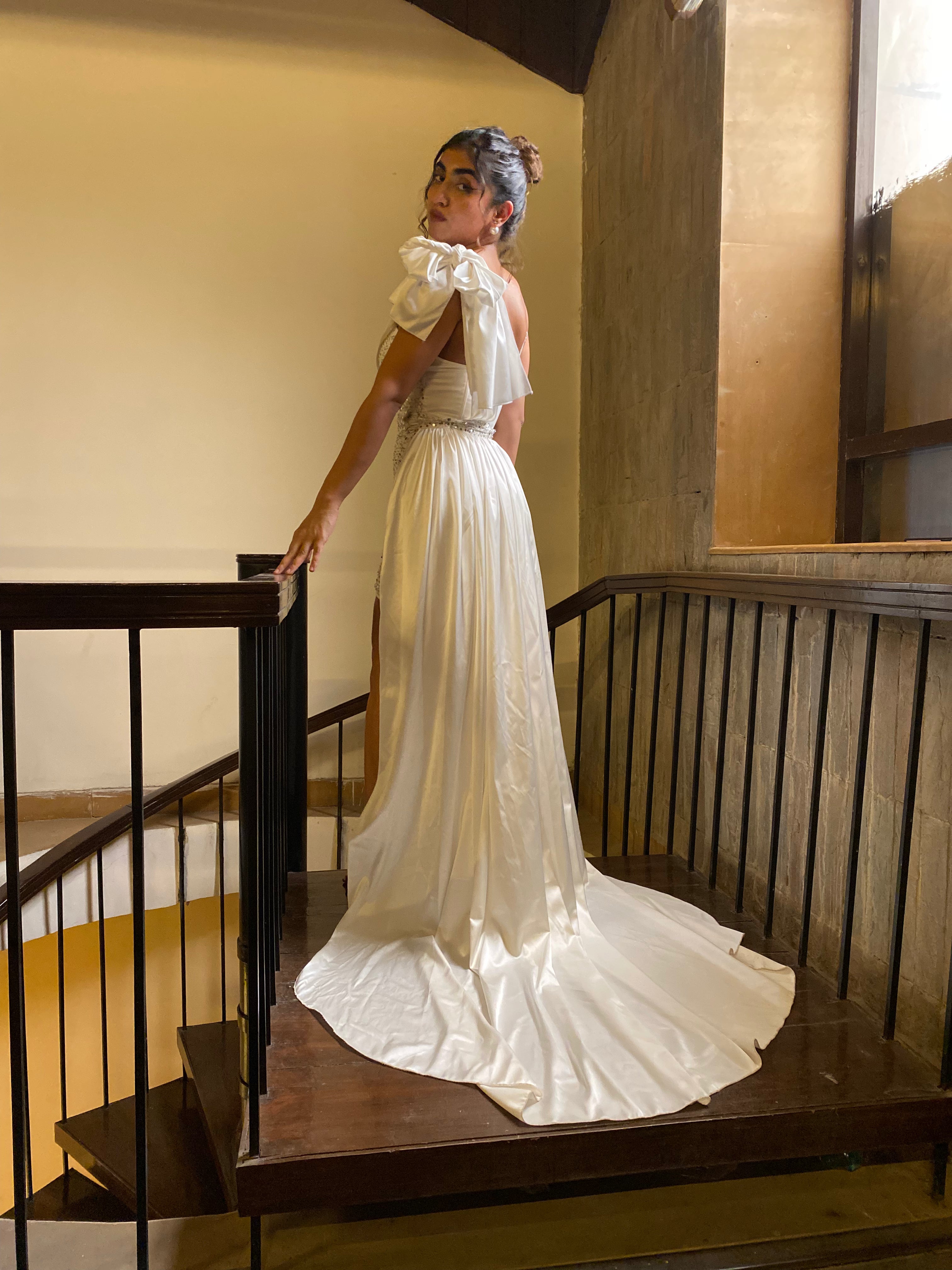 White mini with trail