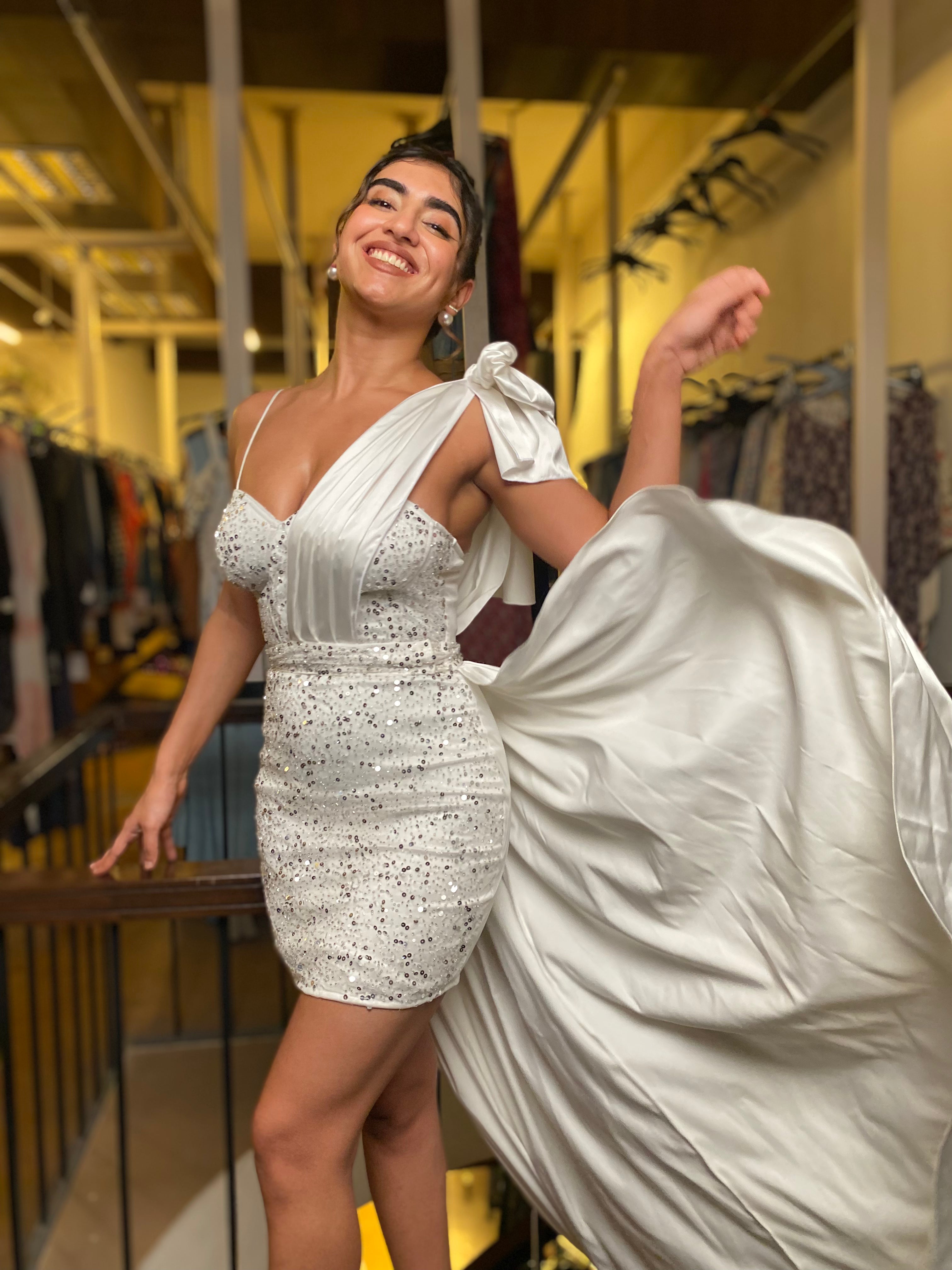 White mini with trail