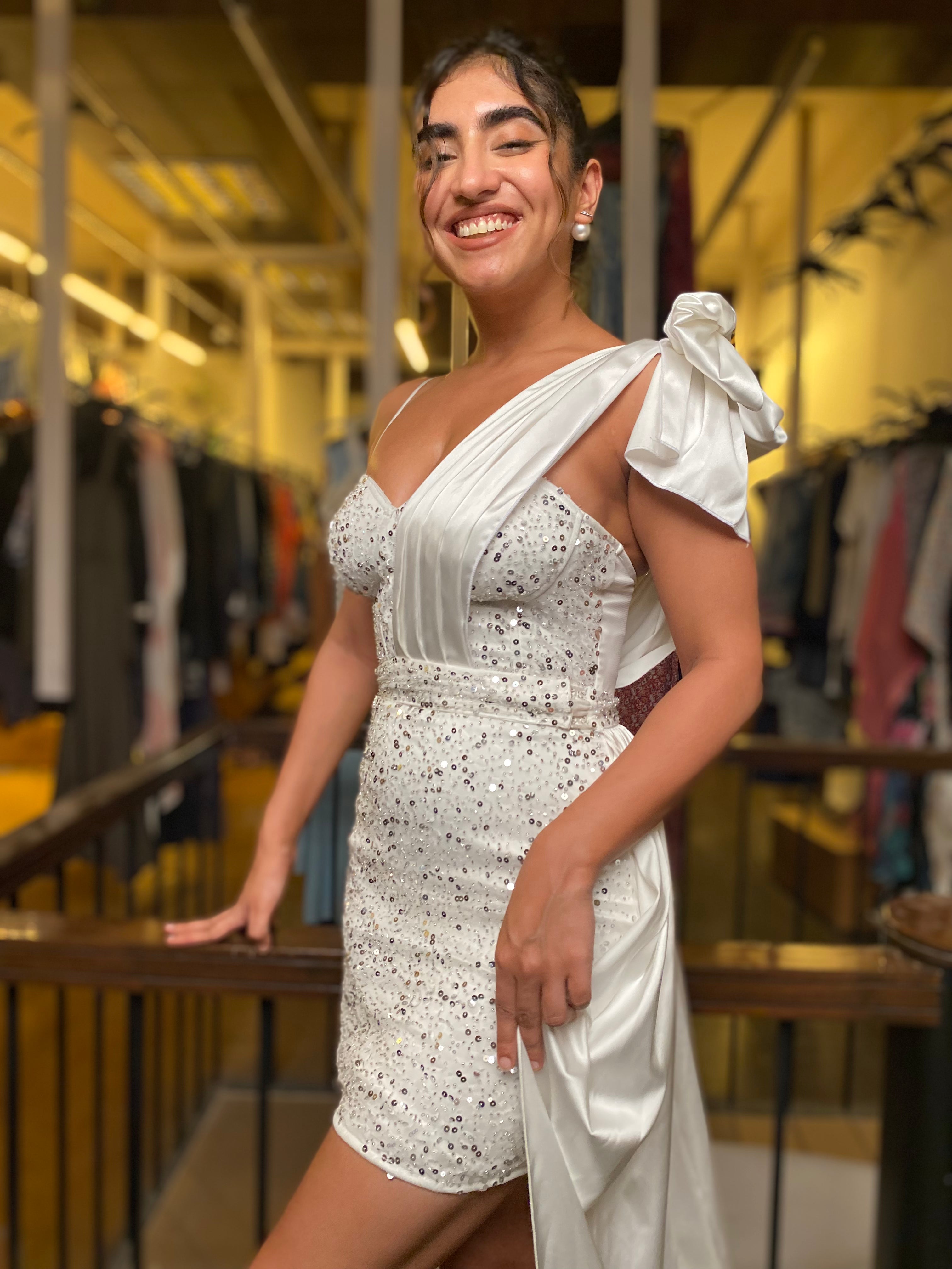 White mini with trail