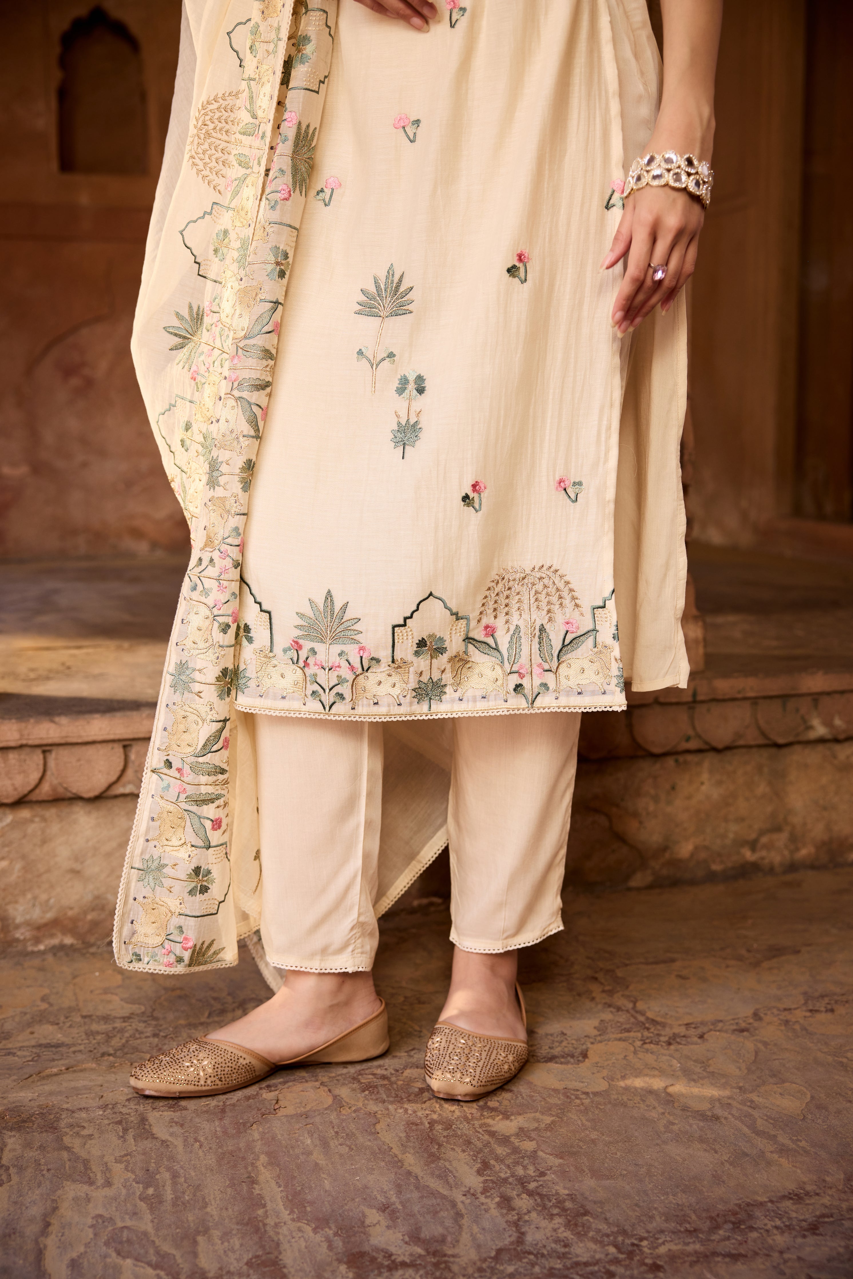 Samriddhi Off-White Embroidered Kurta Set